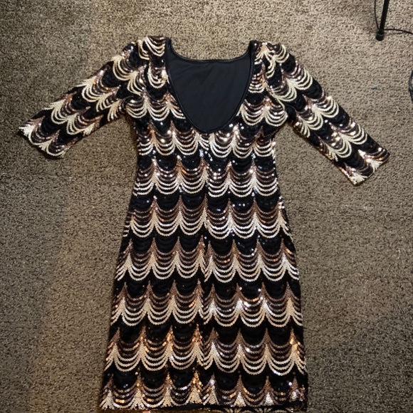Sequin party dress with 3/4 sleeves and low back - Picture 1 of 2